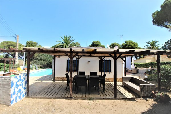 1J - EN - (Persons: 6, swimming pool, TV, Wifi, air conditioning, pets allowed)