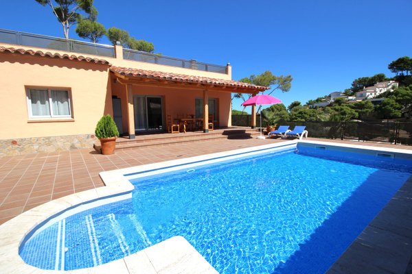 1O - EN - (Persons: 6, Pool, TV/SAT, Wifi, air conditioning, Heater)