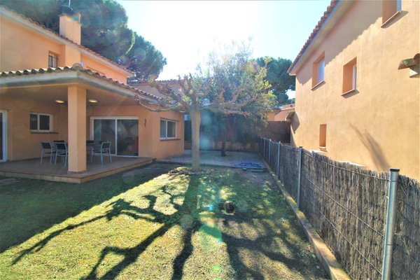 2T - EN - (Persons:-8, swimming pool, TV, Wifi, air conditioning-heating, pets allowed)