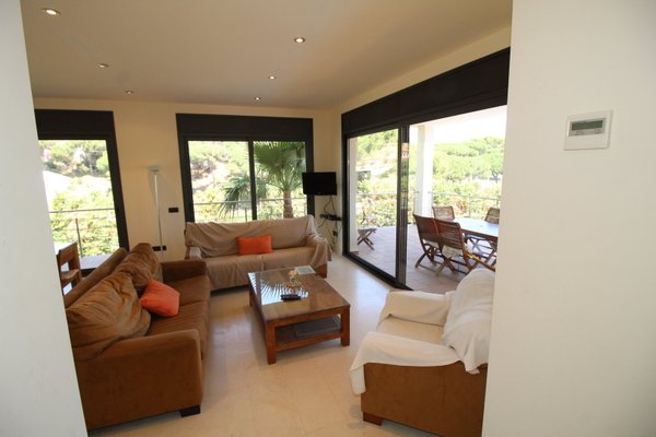 2Z - EN - (Persons: 6, Pool, TV/SAT, WiFi, Heater, air conditioner, Pets allowed)
