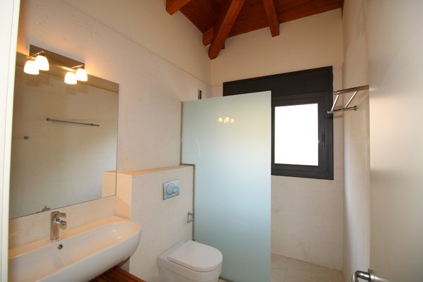 2Z - EN - (Persons: 6, Pool, TV/SAT, WiFi, Heater, air conditioner, Pets allowed)