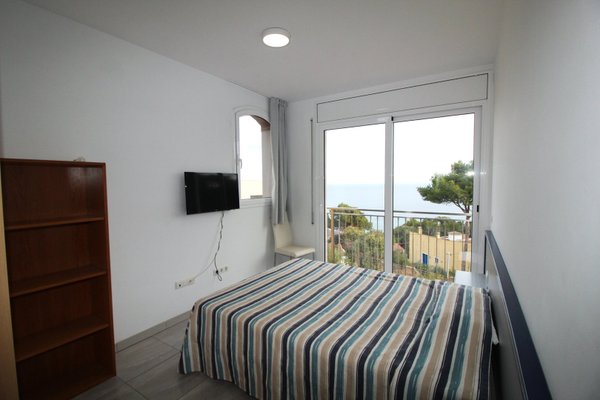 3P - EN - (Persons: 8, Pool, TV/SAT, WiFi, air-conditioning, Pets allowed)