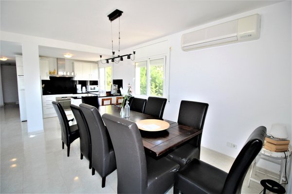 5F - EN - (Persons: 18, Pool, TV/SAT, Wifi, air conditioner, Heater, Pets allowed)