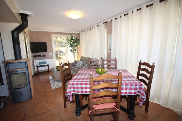 6D - EN - (Persons: 8, Pool, TV/SAT, Wifi, air-condition, Heater, Pets allowed)