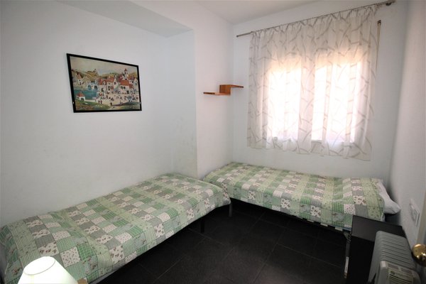 5V - Typ B - EN - (Persons: 4, Pool, TV/SAT, Wifi, air-conditioning, pets allowed)