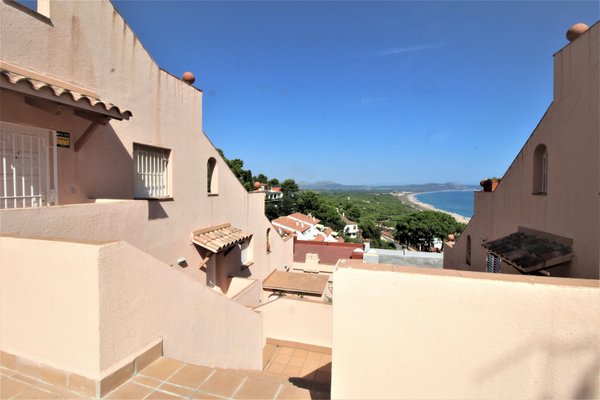5V - Typ B - EN - (Persons: 4, Pool, TV/SAT, Wifi, air-conditioning, pets allowed)