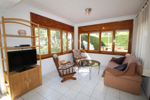 6L - Typ B - EN - (Persons: 6, swimming pool, TV/SAT, Wifi, air conditioning, pets allowed)