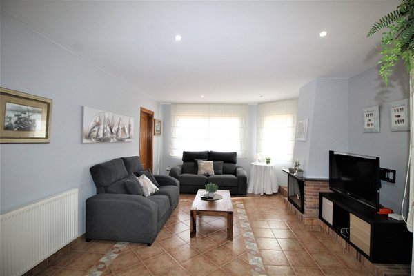 2J - EN - (Persons: 8, Pool, TV/SAT, Wifi, Heater, air conditioner, Pets allowed)