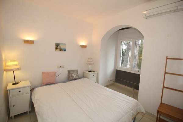 4R - EN - (Persons: 6, Pool, TV/SAT, Wifi, air conditioner, pets allowed)
